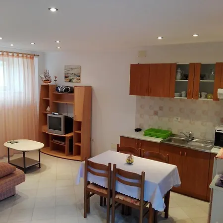 Luka Apartment *